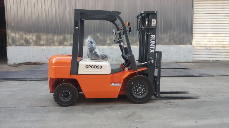 MONTACARGA DIESEL 2 TON